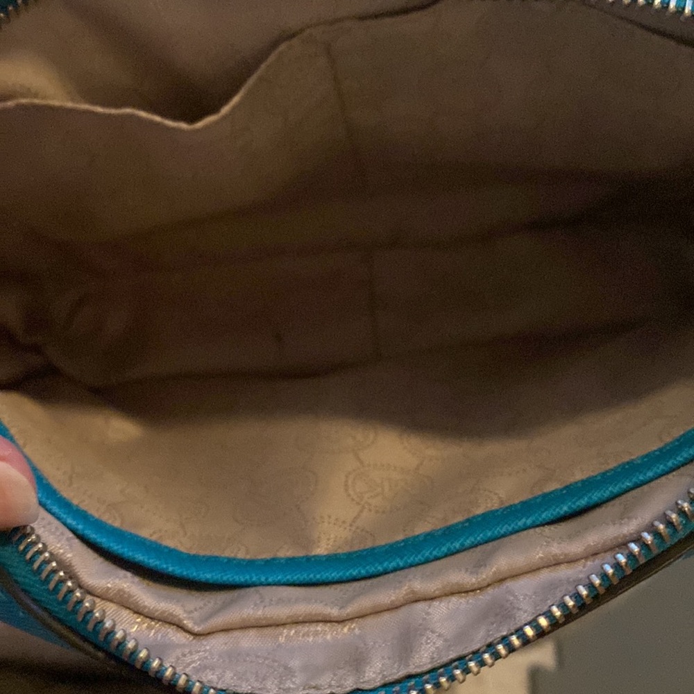 🦋Michael Kors Purse.🦋 - Picture 3 of 6